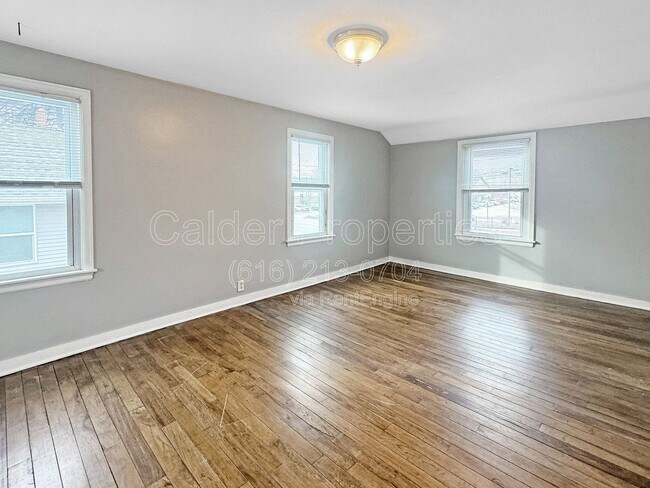 Building Photo - 1712 Michigan St NE