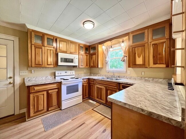 Building Photo - 1266 Pinecrest Dr