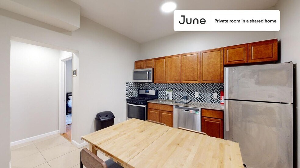 Building Photo - Private bedroom in 4 bed/2 bath Home