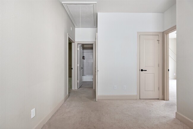 Building Photo - 9551 Neuens Rd
