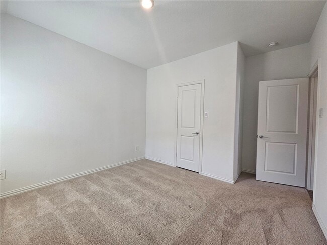 Building Photo - 14620 Little Water Dr