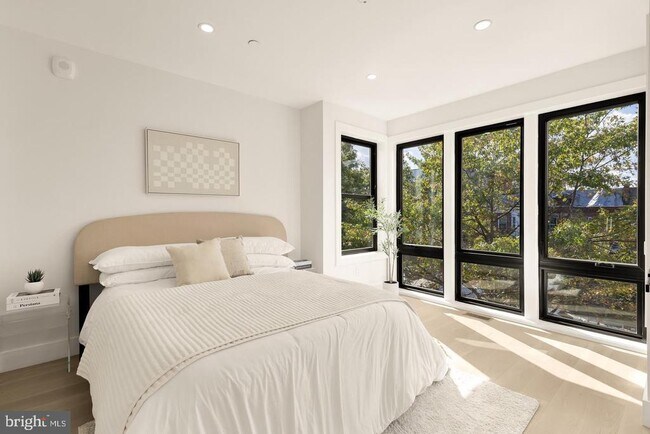 Building Photo - 3923 14th St NW