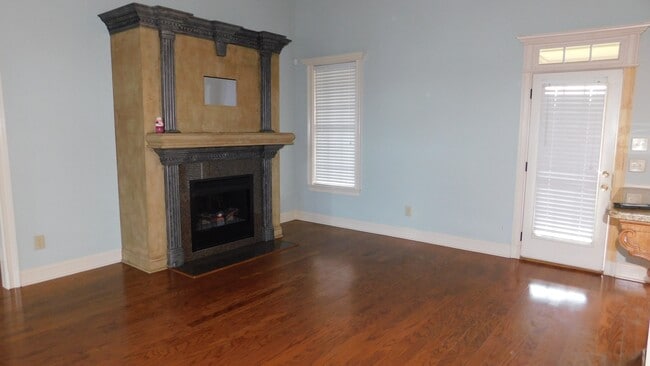 Building Photo - 4016 Lake Russell Dr