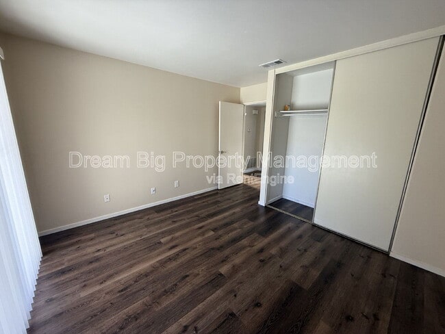 Building Photo - 2328 W Oakland Ave