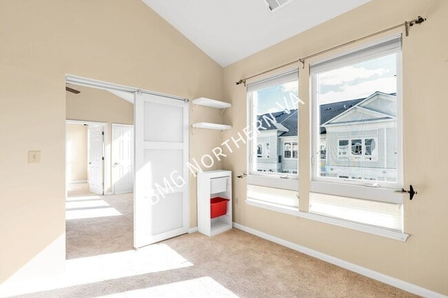 Building Photo - 801 S Greenbrier St
