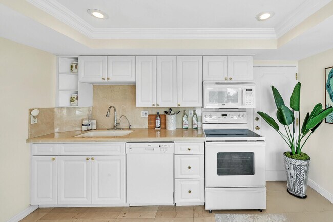 Building Photo - 250 Bradley Pl