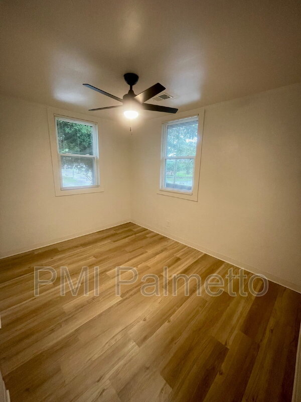 Building Photo - 2205 Harper St