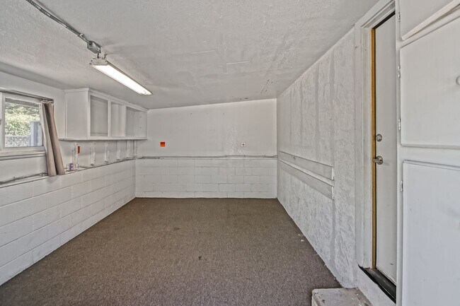 Building Photo - 2809 Carlsbad St