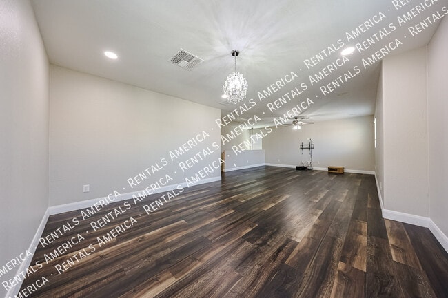 Building Photo - 886 S Brewer Dr