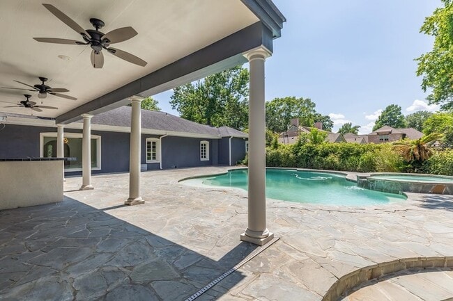 Building Photo - 118 N Caldwood Dr