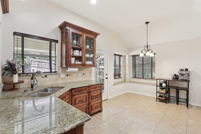 Building Photo - 7512 Woodside Hl