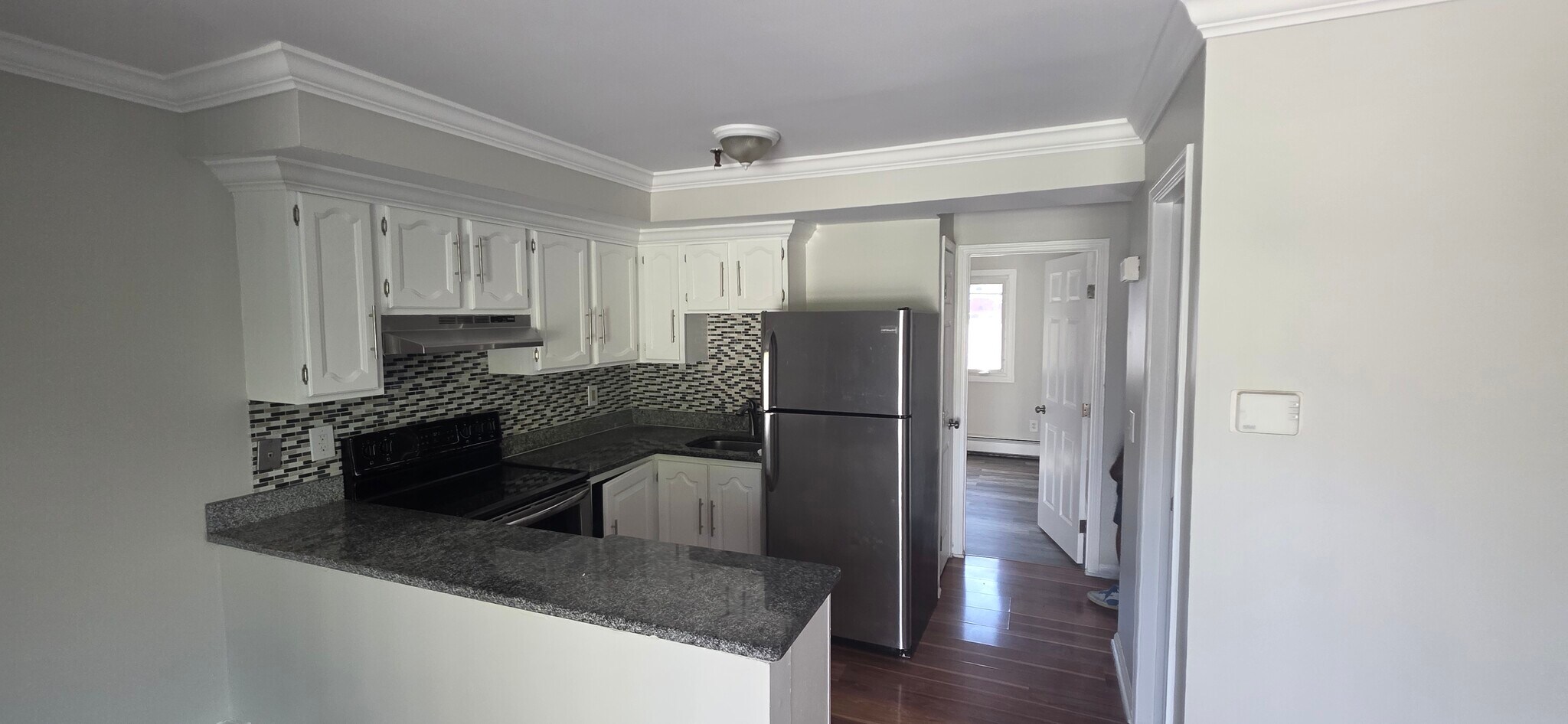 Building Photo - 678 Savin Ave