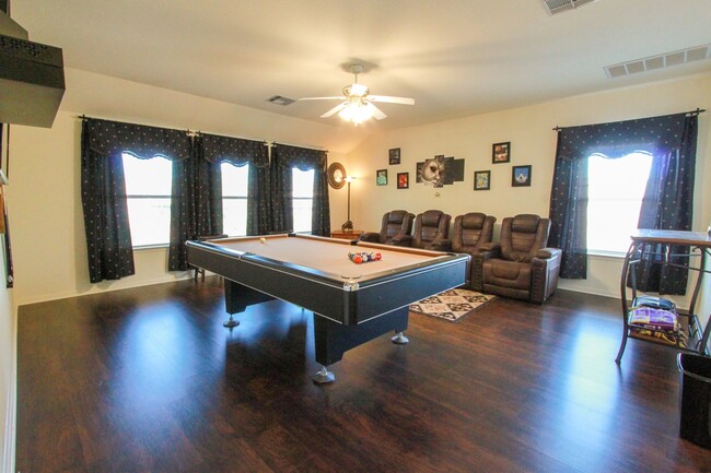 Building Photo - Stately 4-Bedroom, 3-Bath Home with Modern...