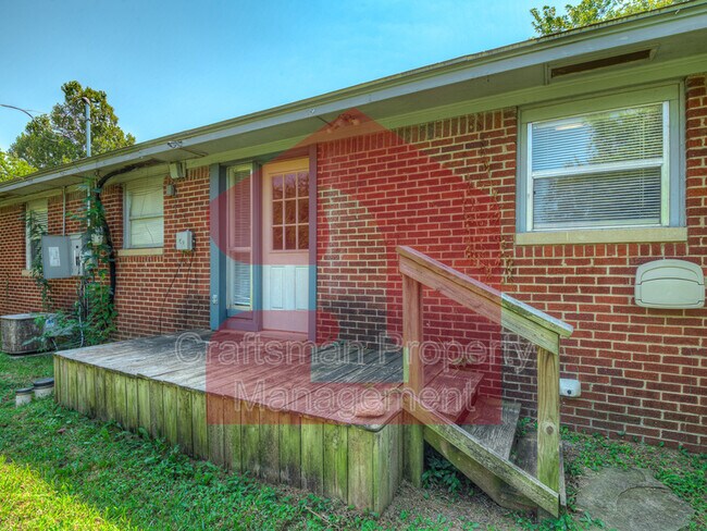 Building Photo - 1917 Hasley Dr