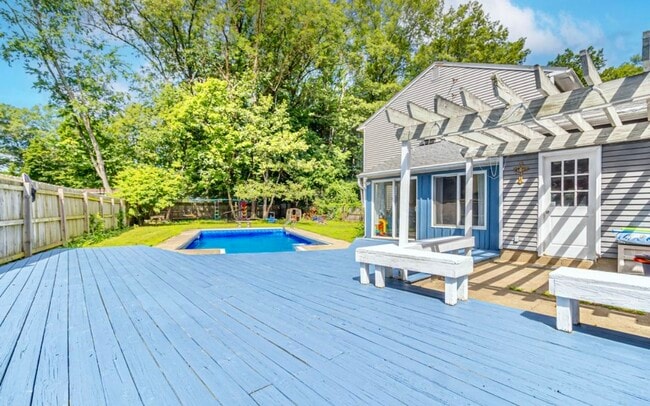 Building Photo - 16 Christina Ct