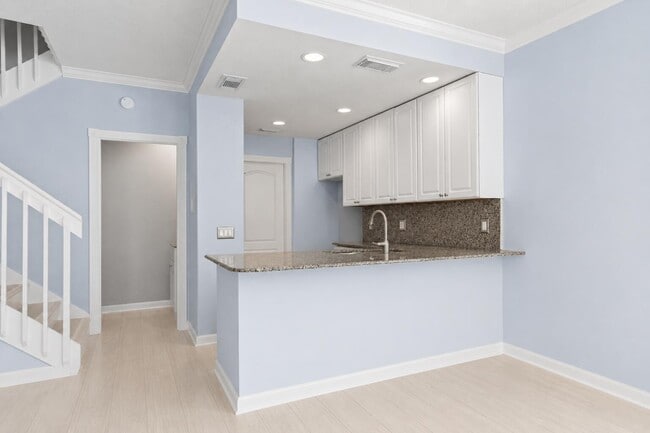 Building Photo - 246 Iris Dr