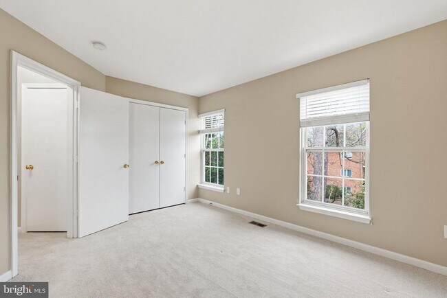 Building Photo - 8074 Sebon Dr