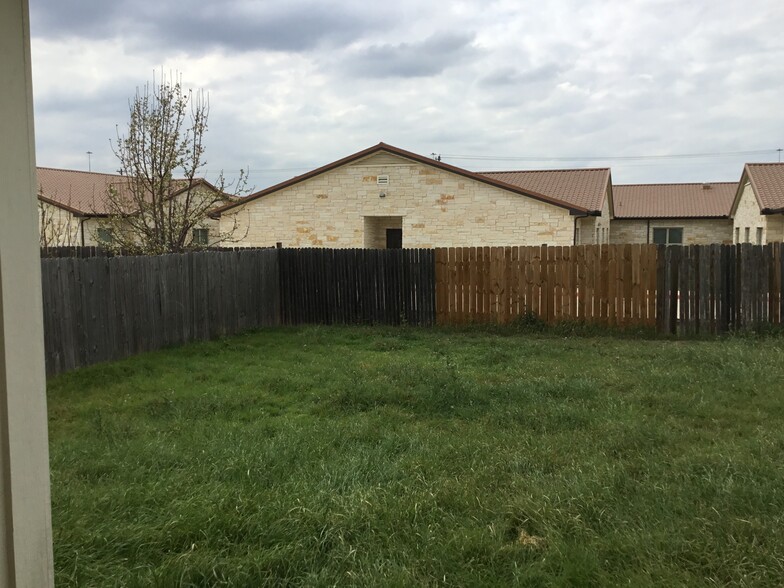 Building Photo - 275 Goldenrod St