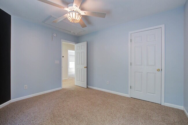 Building Photo - 2217 Daniel Island Dr