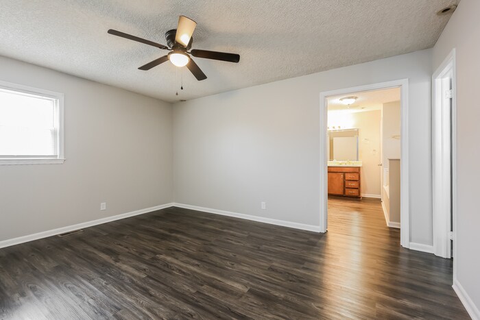 Building Photo - 409 Shamrock Dr