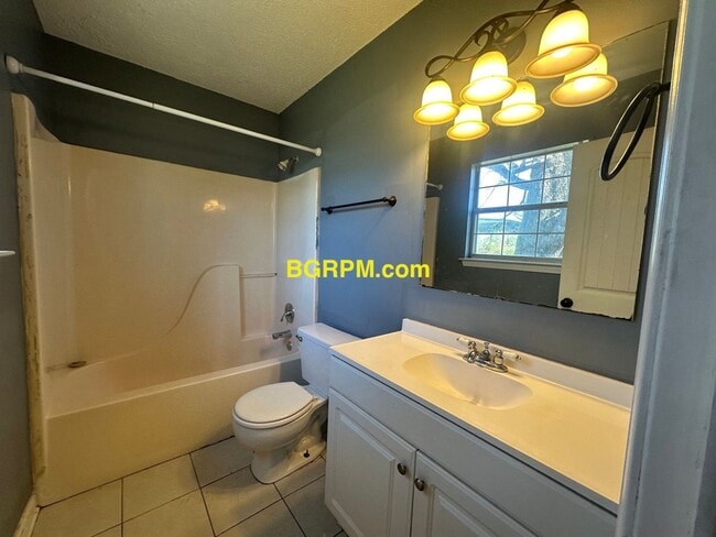 Building Photo - 3 BD, 2 BA, Home in Cabot