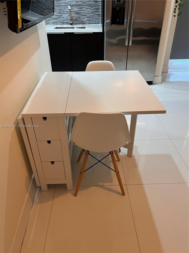 Building Photo - 6435 NW 105th Ct