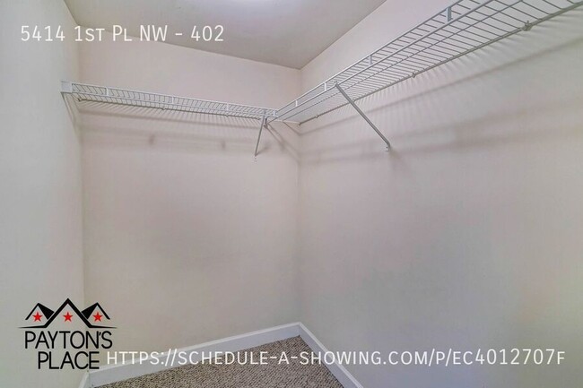 Building Photo - Spacious Condo with Parking