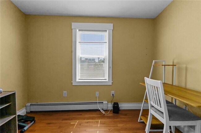 Building Photo - 11 Young St