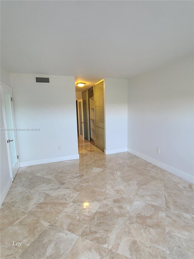 Building Photo - 16850 S Glades Dr