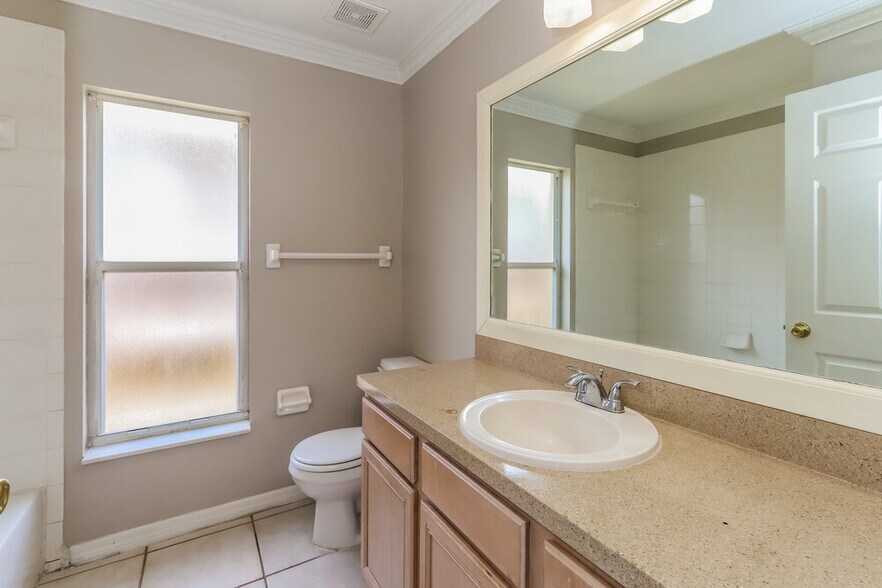 Building Photo - 1324 Crimson Clover Ln