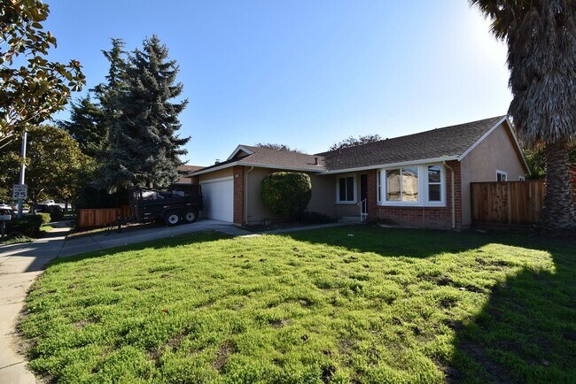 Building Photo - COMING SOON | $4,090 / 4 BR - GORGEOUS REMODELED PARKMONT HOME IN CENTRAL FREMONT