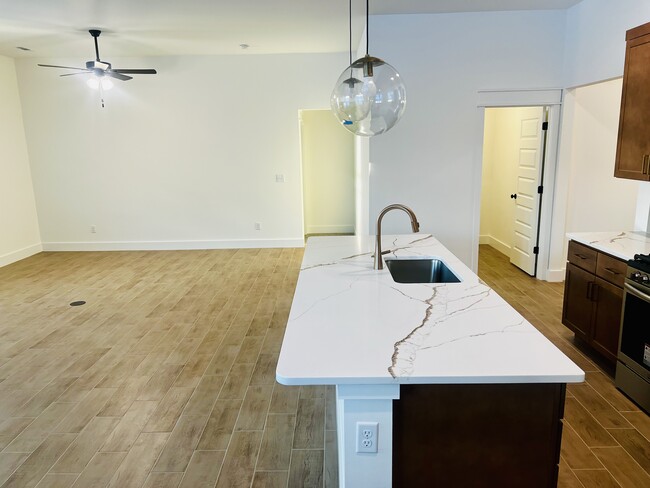 Building Photo - 251 Kristen Ln