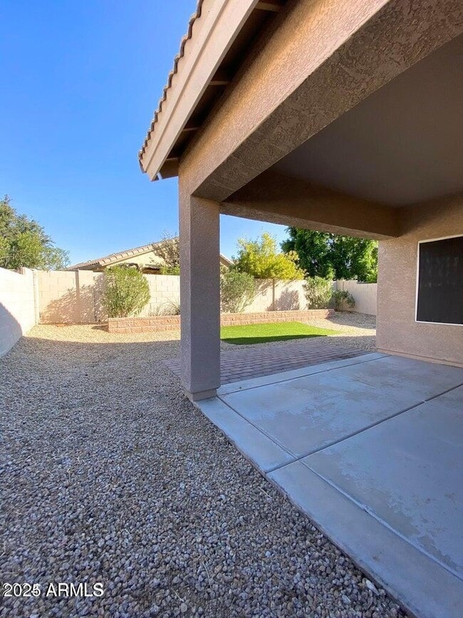 Building Photo - 2643 S 156th Ave