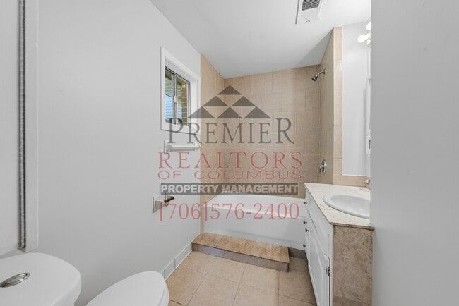 Building Photo - 2220 Gennings Ct