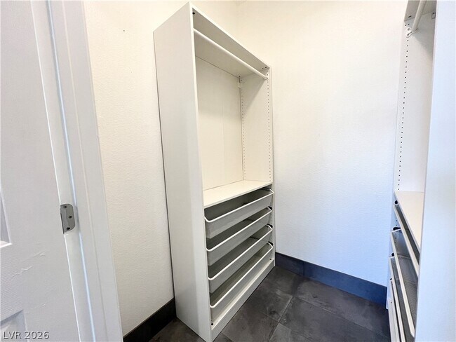 Building Photo - 6955 N Durango Dr