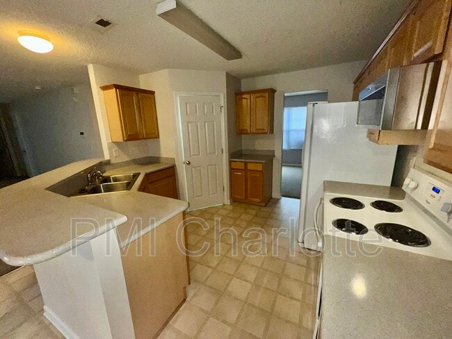 Building Photo - 5787 Dove Point Dr SW