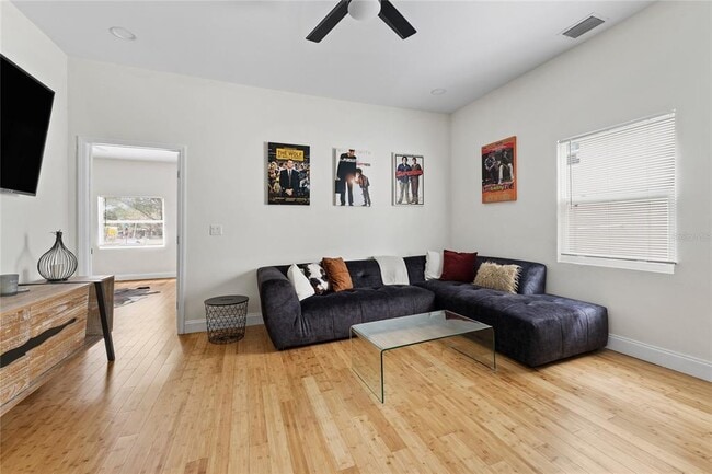 Building Photo - 680 25th Ave S