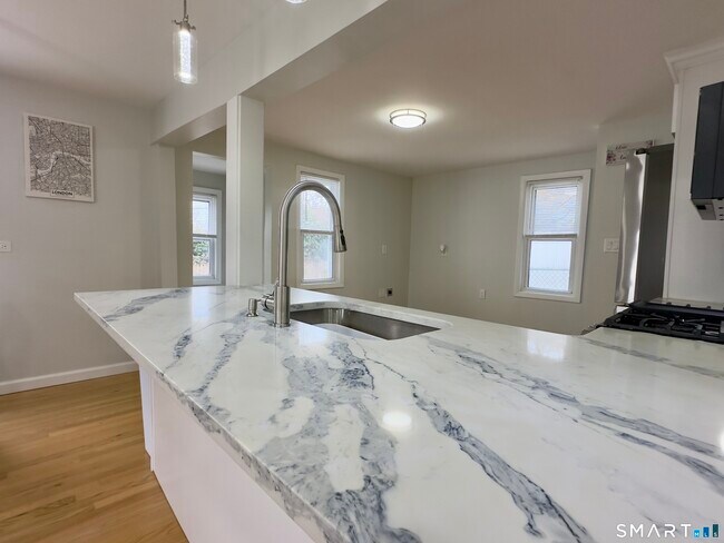 Building Photo - 309 Greenfield St