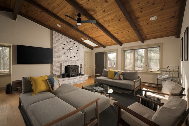 Building Photo - 2237 Lockwood Dr