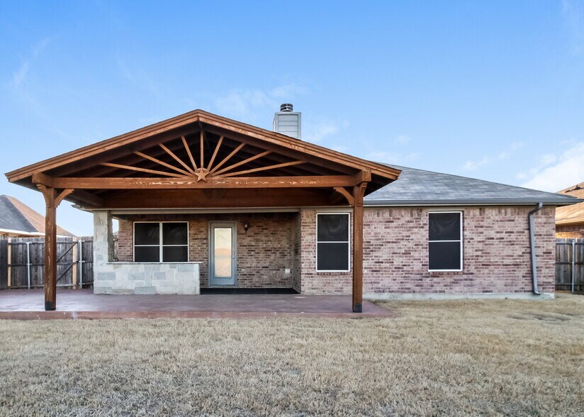 Building Photo - 4112 Bridle Path Ln