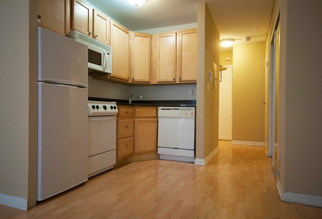 Building Photo - 1575 Oak