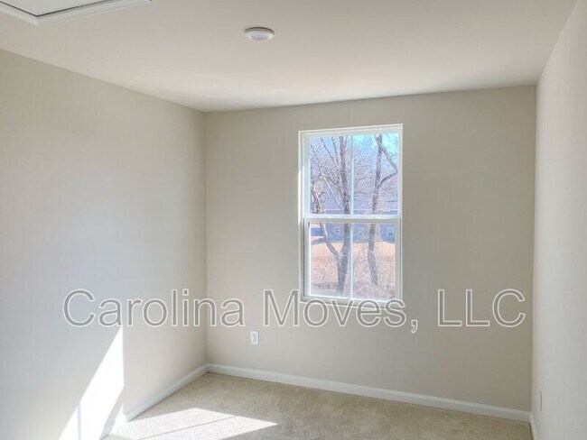 Building Photo - 156 Sarnesfield Way