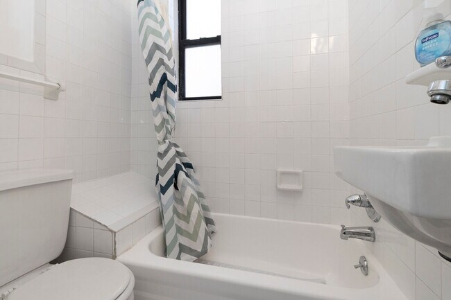 Building Photo - 334 E 96th St