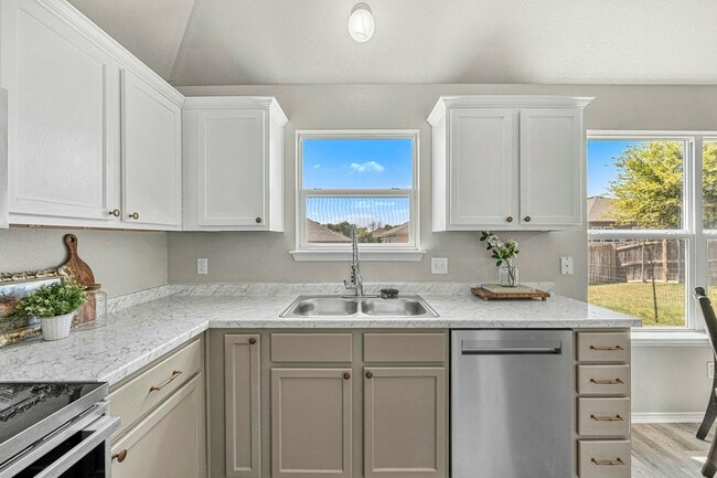 Building Photo - 2207 Stoneham Ct