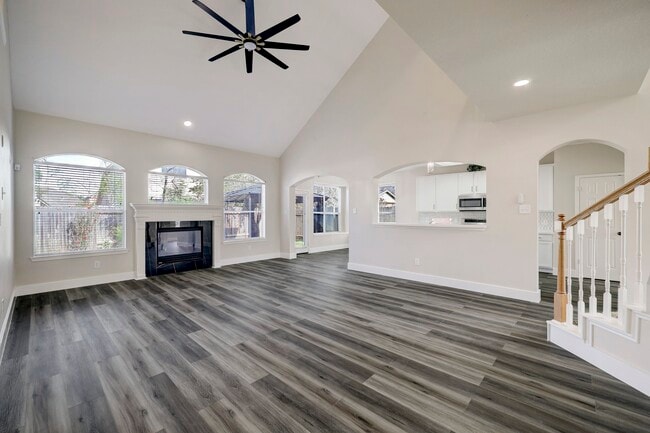 Building Photo - 4615 Russett Ln