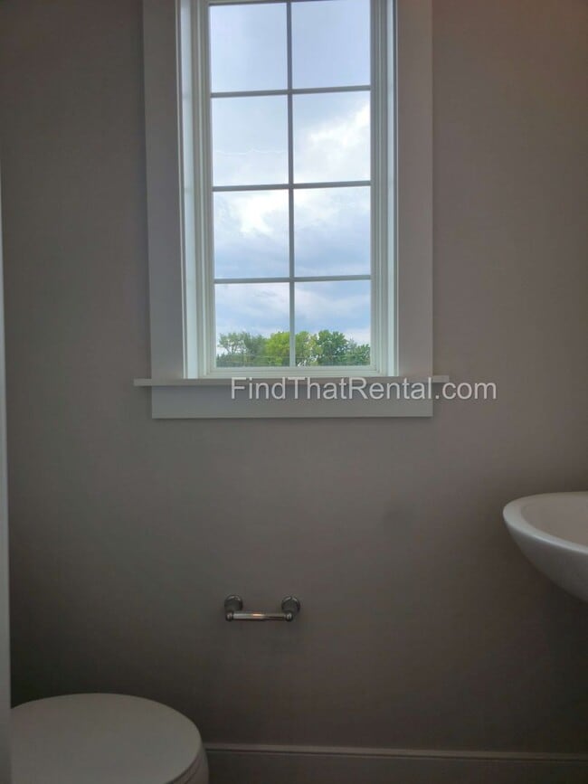 Building Photo - Pet Friendly CV Schools New Home w Large I...