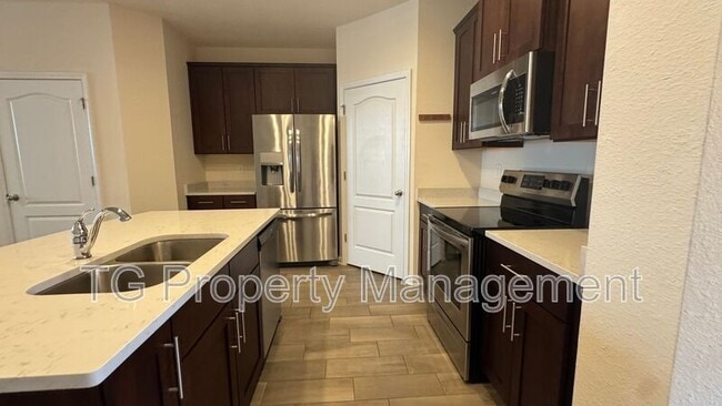 Building Photo - 24 Bush Pl