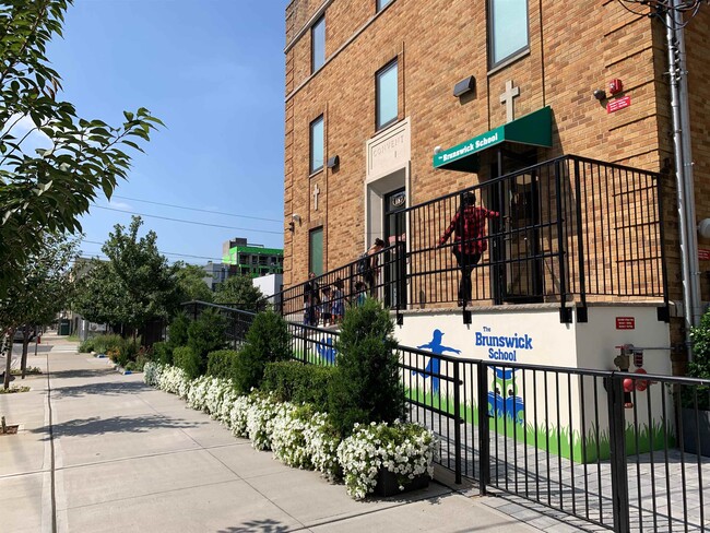 Building Photo - 364 7th St