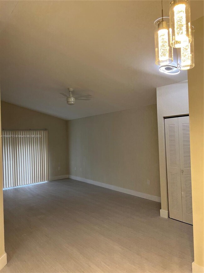 Building Photo - 2811 N Oakland Forest Dr