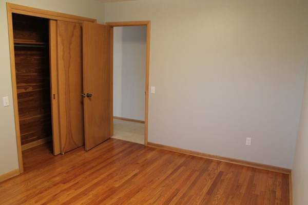 Building Photo - Beautiful Country Club area home available...